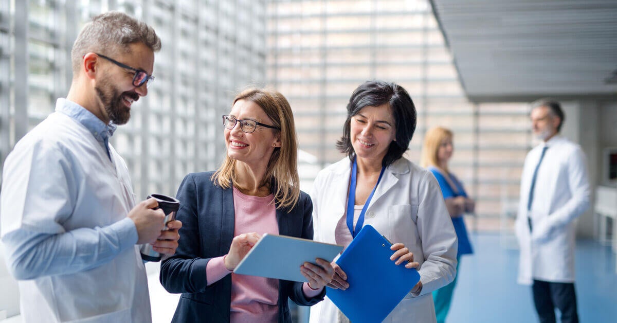 Executive Nurse leader talking to her colleagues